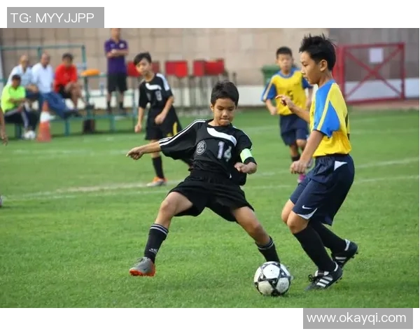 提升足球训练效果的装备选购指南与器材推荐分享